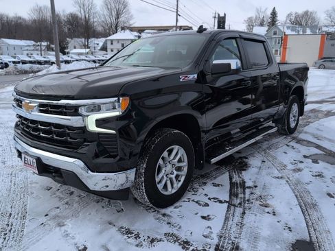 Used 2024 Chevrolet Silverado 1500 LT w/ Z71 Off-Road Package image 6