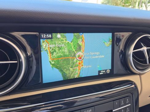 Used 2020 Mercedes-Benz SLC 300 image 33