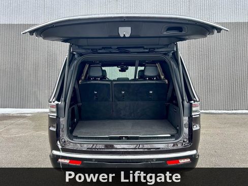 Used 2022 Jeep Grand Wagoneer Series III w/ Rear Seat Video Group 1 image 16
