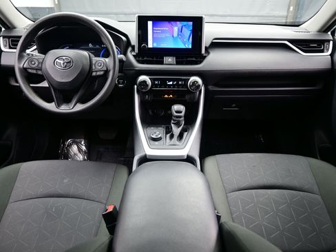 Used 2025 Toyota RAV4 XLE image 17