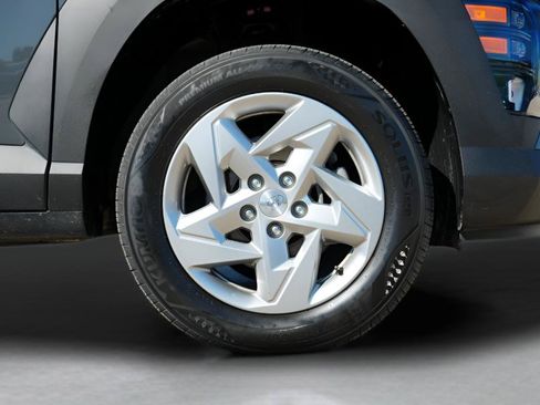 Certified 2024 Hyundai Kona SE AWD/4WD image 9