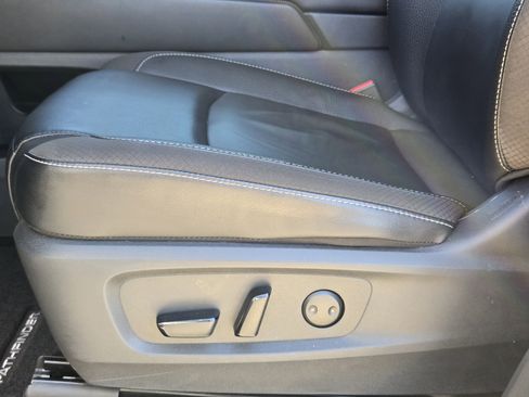 Used 2024 Nissan Pathfinder SL image 29