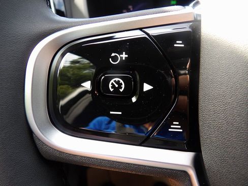 New 2026 Volvo XC60 B5 Ultra w/ Climate Package image 16