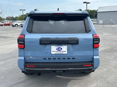 Used 2025 Toyota 4Runner SR5 AWD/4WD image 4