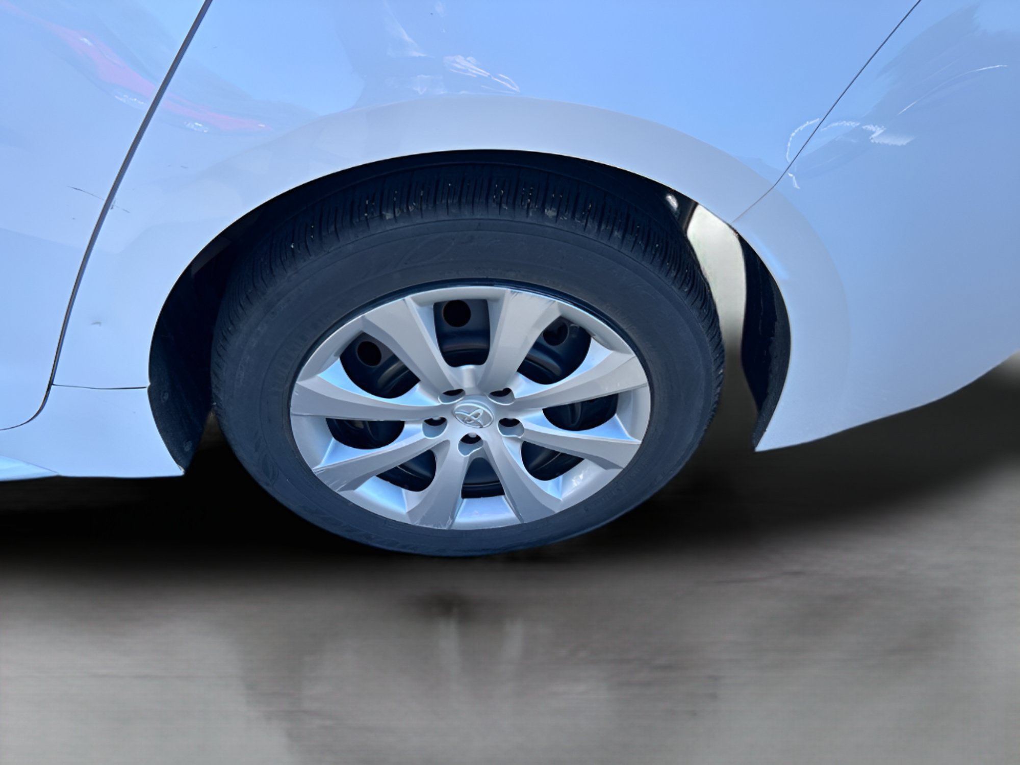 Used 2025 Toyota Corolla LE FWD image 15
