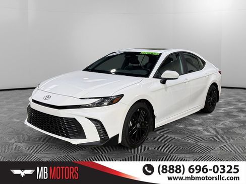 Used 2025 Toyota Camry LE FWD image 9