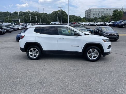 Used 2024 Jeep Compass Latitude AWD/4WD image 7