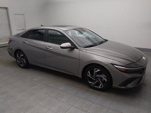 Used 2025 Hyundai Elantra SEL FWD image 11
