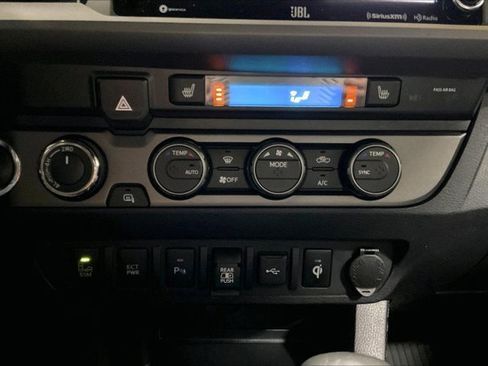 Certified 2022 Toyota Tacoma TRD Off-Road image 33