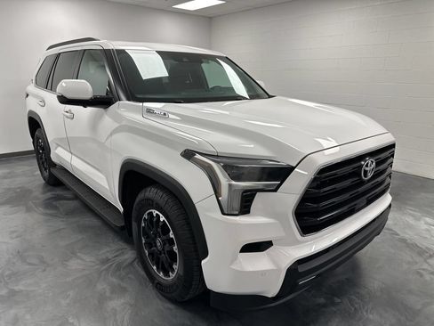 Used 2026 Toyota Sequoia SR5 w/ TRD Off-Road Package AWD/4WD image 5