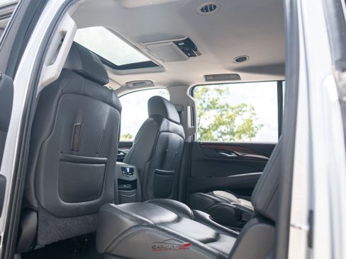 Used 2019 Cadillac Escalade ESV Premium Luxury AWD/4WD image 22