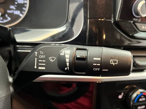 Used 2024 Nissan Pathfinder SV FWD image 50