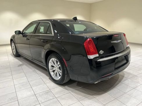 Used 2019 Chrysler 300 Touring L w/ Quick Order Package 22F RWD image 3