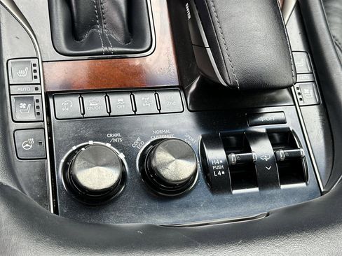 Used 2019 Lexus LX 570 4WD image 26