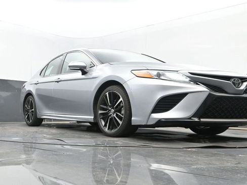 Used 2020 Toyota Camry XSE image 9