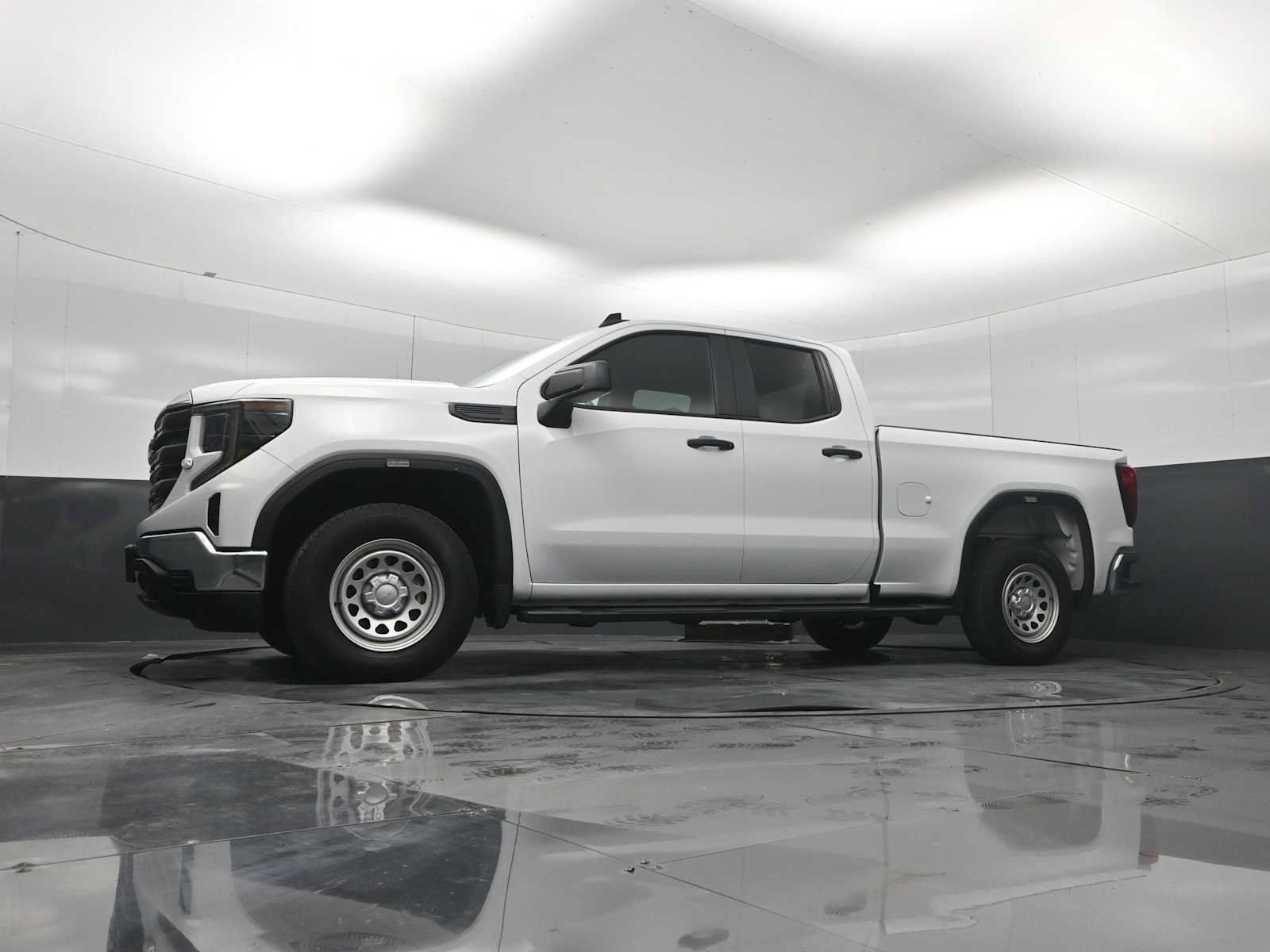 Used 2024 GMC Sierra 1500 Pro w/ Pro Value Package AWD/4WD image 33