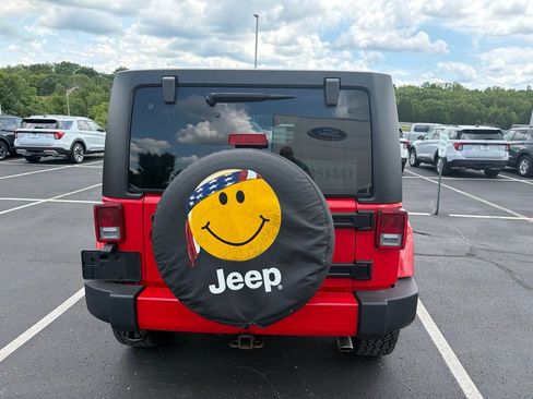 Used 2017 Jeep Wrangler Unlimited Sahara w/ Mopar Chrome Edition Group AWD/4WD image 6