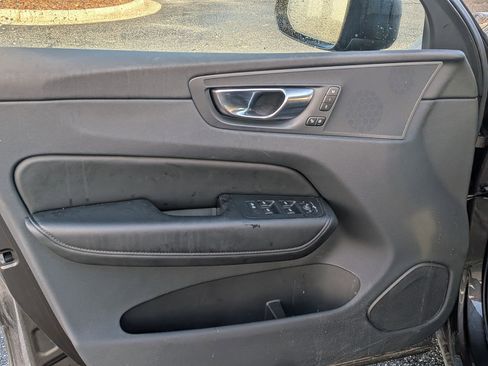 Used 2025 Volvo XC60 B5 Plus image 14