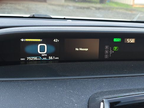 Used 2022 Toyota Prius L Eco image 21