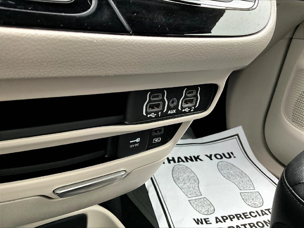 Used 2022 Chrysler Pacifica Touring-L FWD image 18