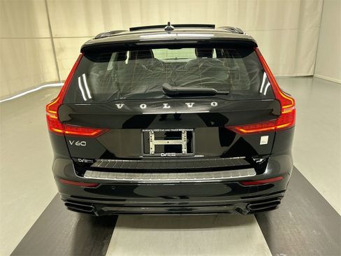 Used 2021 Volvo V60 T8 Polestar image 22