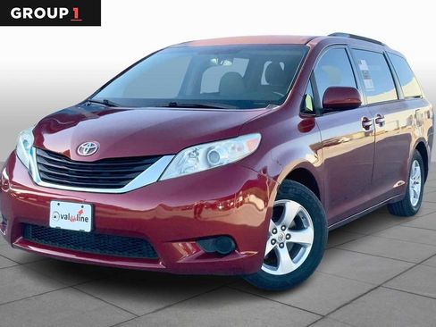 Used 2013 Toyota Sienna LE image 1