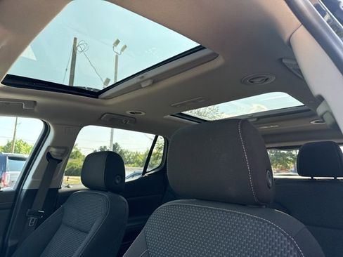 Used 2022 GMC Acadia SLE w/ Driver Convenience Package image 26