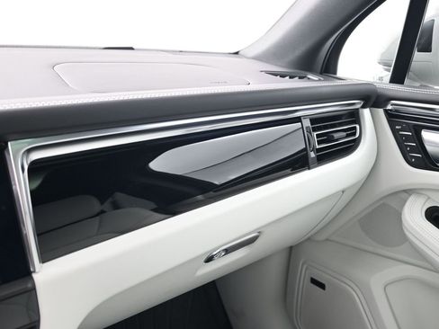 Used 2026 Porsche Macan image 23