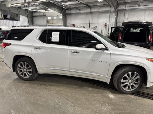 Used 2019 Chevrolet Traverse Premier w/ LPO, Floor Liner Package AWD/4WD image 3