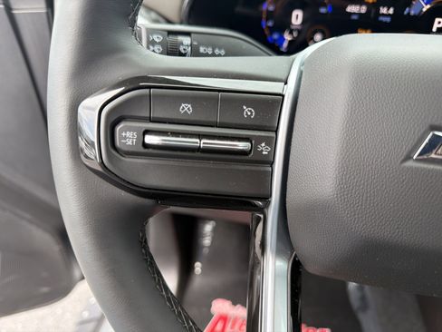 Used 2026 Chevrolet Colorado ZR2 w/ Technology Package AWD/4WD image 18