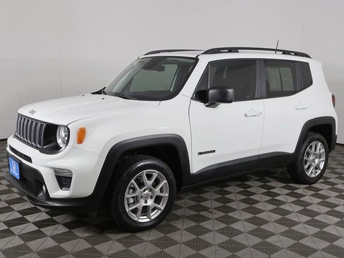 Used 2022 Jeep Renegade Latitude AWD/4WD image 6