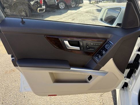 Used 2014 Mercedes-Benz GLK 350 4MATIC image 22