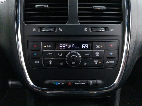 Used 2018 Dodge Grand Caravan GT image 22