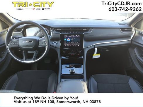 New 2025 Jeep Grand Cherokee Altitude image 21