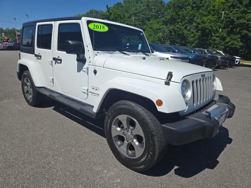 Used 2018 Jeep Wrangler Unlimited Sahara w/ Connectivity Group AWD/4WD image 2
