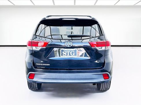 Used 2019 Toyota Highlander LE w/ Carpet Mat Package (TMS) image 5