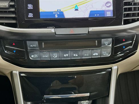 Used 2017 Honda Accord Touring image 24