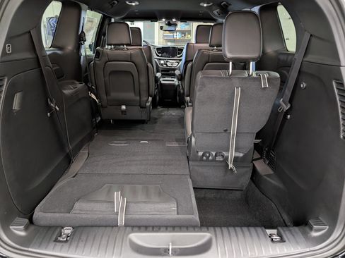 New 2026 Chrysler Pacifica Select image 28