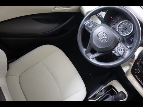 Used 2022 Toyota Corolla LE FWD image 19