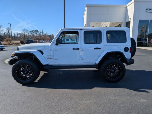 Used 2022 Jeep Wrangler Unlimited Sahara image 8