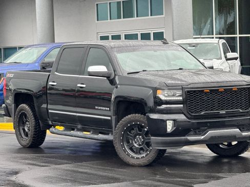 Used 2017 Chevrolet Silverado 1500 LTZ Z71 w/ LTZ Plus Package image 2