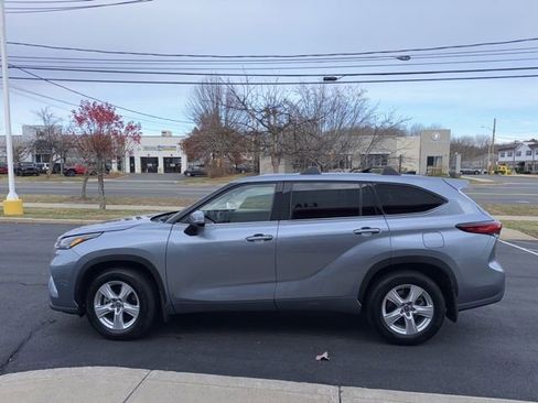 Certified 2022 Toyota Highlander LE image 5