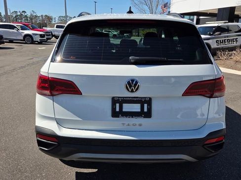 Used 2022 Volkswagen Taos S image 9