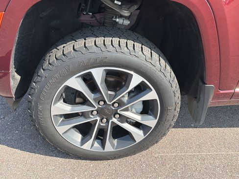 Used 2024 Jeep Grand Cherokee Overland AWD/4WD image 15