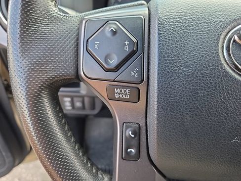 Used 2019 Toyota Tacoma TRD Off-Road AWD/4WD image 23