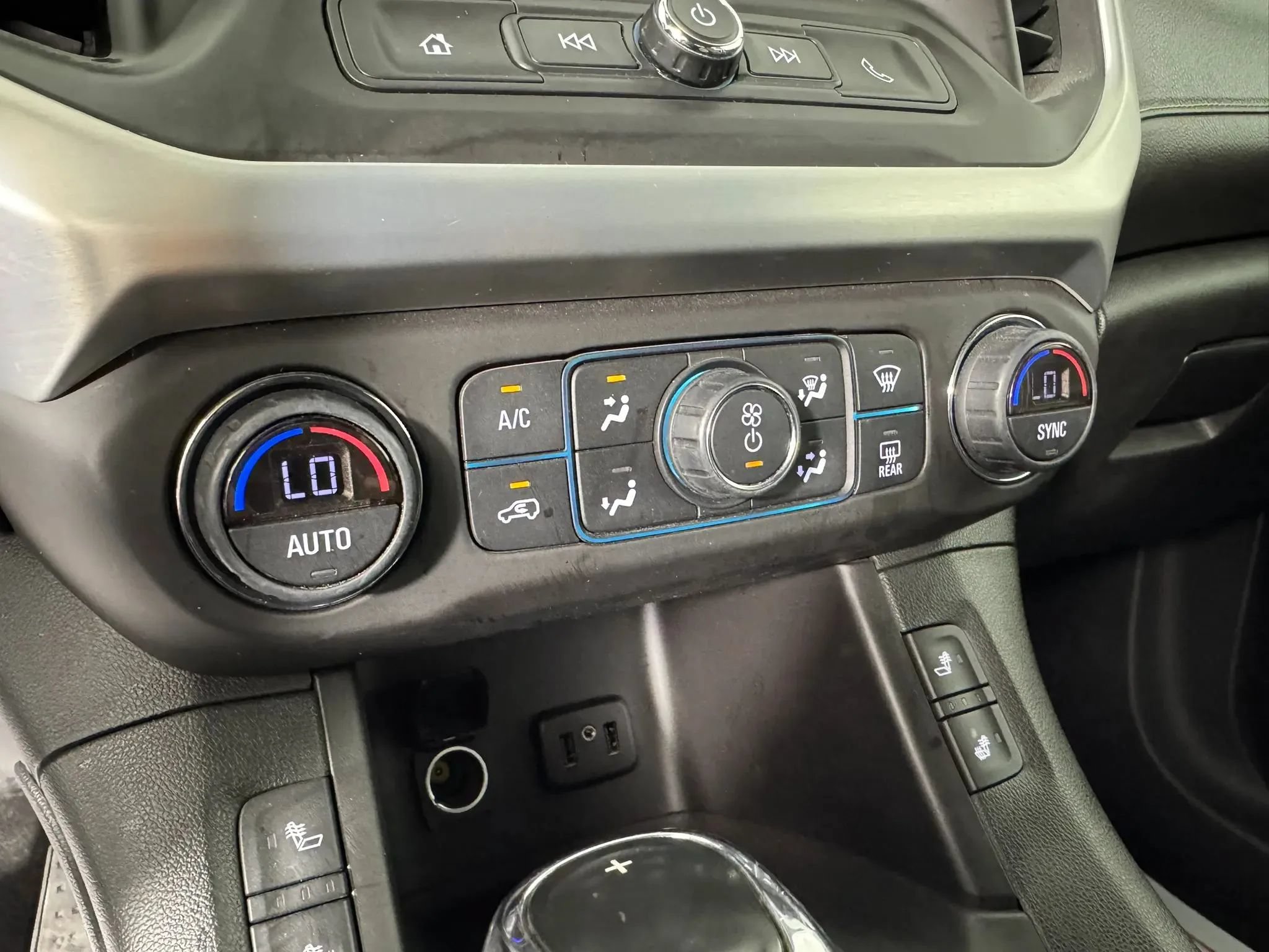 Used 2017 GMC Acadia SLE w/ Driver Alert Package I AWD/4WD image 20