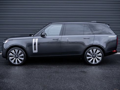 Used 2023 Land Rover Range Rover SV image 2