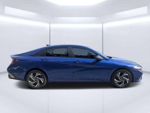 Used 2025 Hyundai Elantra Sport w/ Cargo Package FWD image 2