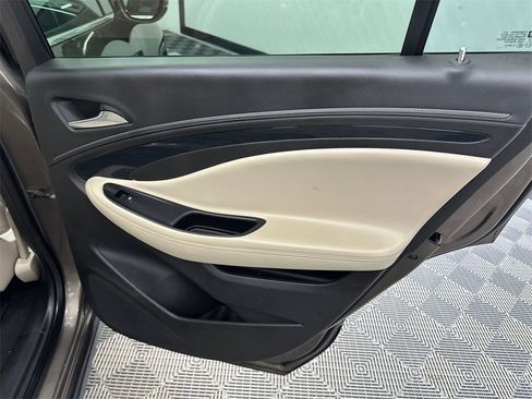 Used 2018 Buick Envision Essence image 18