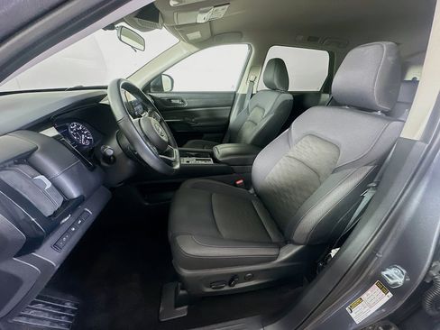 Used 2025 Nissan Pathfinder SV FWD image 13